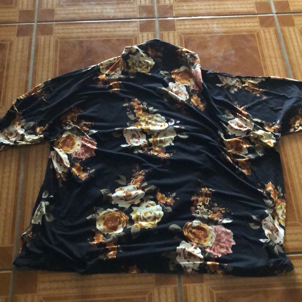 Piphany size 4 loose fit mock neck blouse